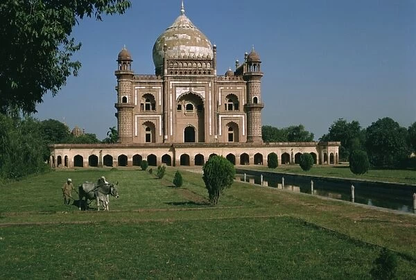 Moghul tomb dating from the 18th century, Delhi, India, Asia
