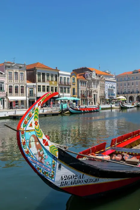 Framed Print : A Moliceiro with Traditional Art Nouveau architecture, Aveiro, Centro, Portugal, Europe Framed Print : A Moliceiro with Traditional Art Nouveau architecture, Aveiro, Centro, Portugal, Europe