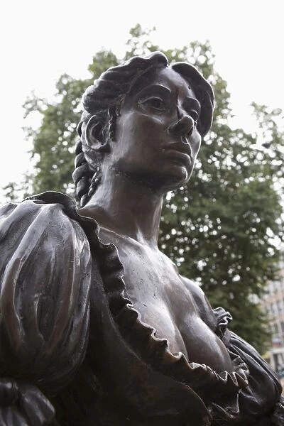 Molly Malone statue, (the tart with the cart), Grafton Street, Dublin, Republic of Ireland