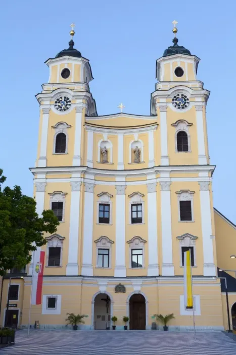 Framed Print : Mondsee Abbey, Market Square, Mondsee, Mondsee Lake, Oberosterreich (Upper Austria), Austria, Europe Framed Print : Mondsee Abbey, Market Square, Mondsee, Mondsee Lake, Oberosterreich (Upper Austria), Austria, Europe