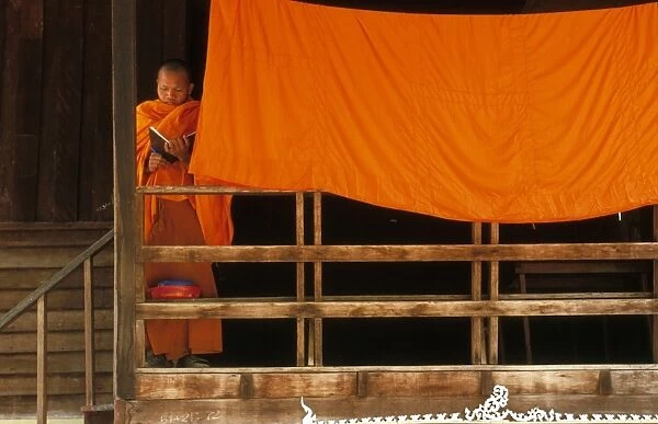Monk reading, Vientiane, Laos, Indochina, Southeast Asia, Asia