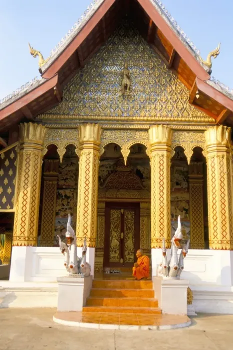 Framed Print : Monk, Wat Ho Siang Framed Print : Monk, Wat Ho Siang
