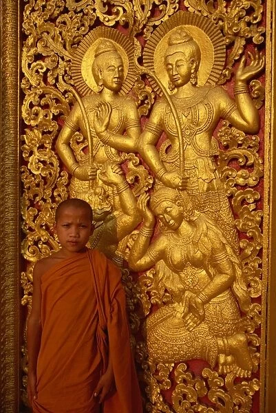 Monk, Wat Xieng Thong, UNESCO World Heritage Site, Luang Prabang, Laos
