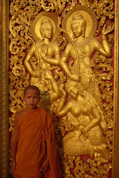 Framed Print : Monk, Wat Xieng Thong, UNESCO World Heritage Site, Luang Prabang, Laos Framed Print : Monk, Wat Xieng Thong, UNESCO World Heritage Site, Luang Prabang, Laos