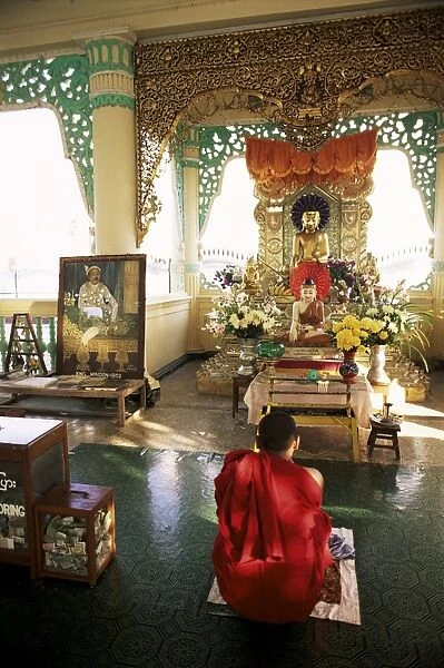 Monk worshipping, Kuthodaw Pagoda, Mandalay, Myanmar (Burma), Asia