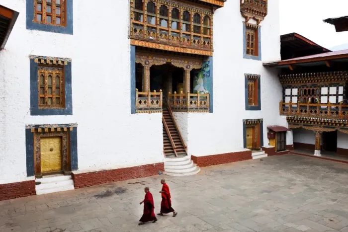Framed Print : Monks walking through the courtyard of Punakha Dzong, Punakha District, Bhutan, Asia Framed Print : Monks walking through the courtyard of Punakha Dzong, Punakha District, Bhutan, Asia