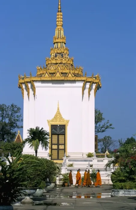 Framed Print : Monks walking in front the the Mondap (Library), Royal Palace, Phnom Penh Framed Print : Monks walking in front the the Mondap (Library), Royal Palace, Phnom Penh