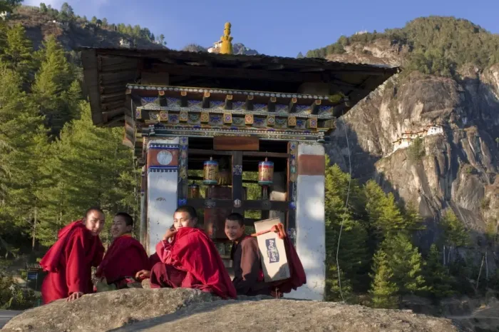 Framed Print : Monks on their way up to the Tiger Nest (Taktshang Goempa) monastery, Bhutan, Asia Framed Print : Monks on their way up to the Tiger Nest (Taktshang Goempa) monastery, Bhutan, Asia