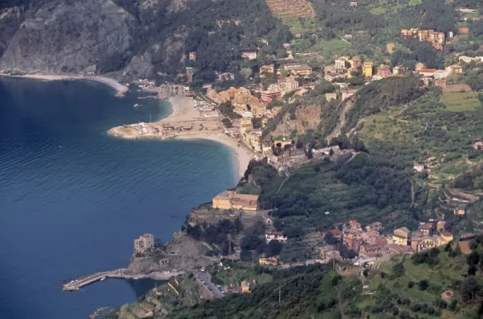 Framed Print : Monterosso al Mare and Punta Mesco Framed Print : Monterosso al Mare and Punta Mesco