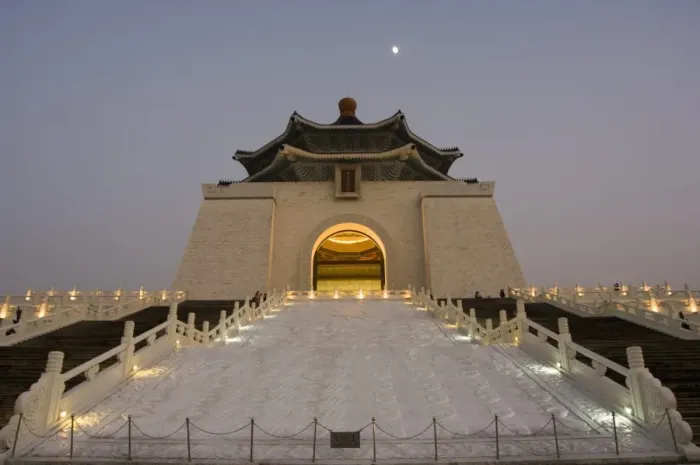 Framed Print : Moon, Chiang Kaishek Memorial Hall Park in evening Framed Print : Moon, Chiang Kaishek Memorial Hall Park in evening
