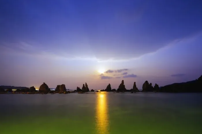 Framed Print : Full moon rising over rock stacks, Hashikuiiwa, Wakayama Prefecture, Honshu, Japan, Asia Framed Print : Full moon rising over rock stacks, Hashikuiiwa, Wakayama Prefecture, Honshu, Japan, Asia