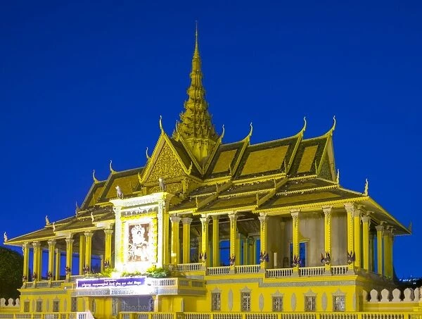 Moonlight Pavilion (Preah Thineang Chan Chhaya) of the Royal Palace at dusk, Phnom Penh