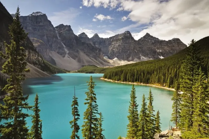 Framed Print : Moraine Lake, Banff National Park, UNESCO World Heritage Site, Rocky Mountains Framed Print : Moraine Lake, Banff National Park, UNESCO World Heritage Site, Rocky Mountains