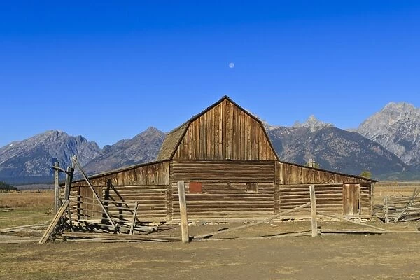 Mormon Row barn, Antelope Flats, Grand Teton National Park, Wyoming, United States of America, North America