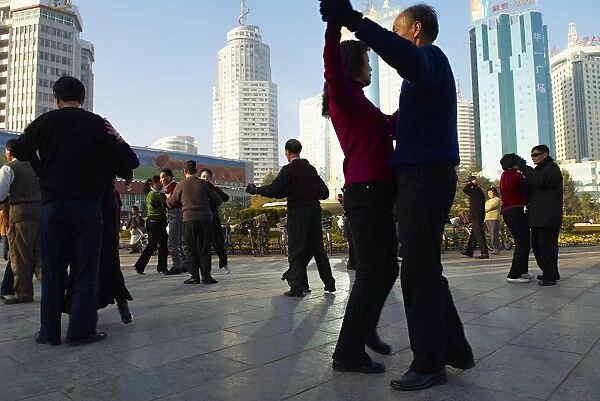 Morning exercise, People Square, Kunming, Yunnan, China, Asia