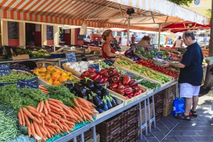 Framed Print : The morning fruit and vegetable market in Cours Saleya, Old Town, Nice, Alpes-Maritimes, Provence, Cote d Azur, French Riviera, France, Europe Framed Print : The morning fruit and vegetable market in Cours Saleya, Old Town, Nice, Alpes-Maritimes, Provence, Cote d Azur, French Riviera, France, Europe