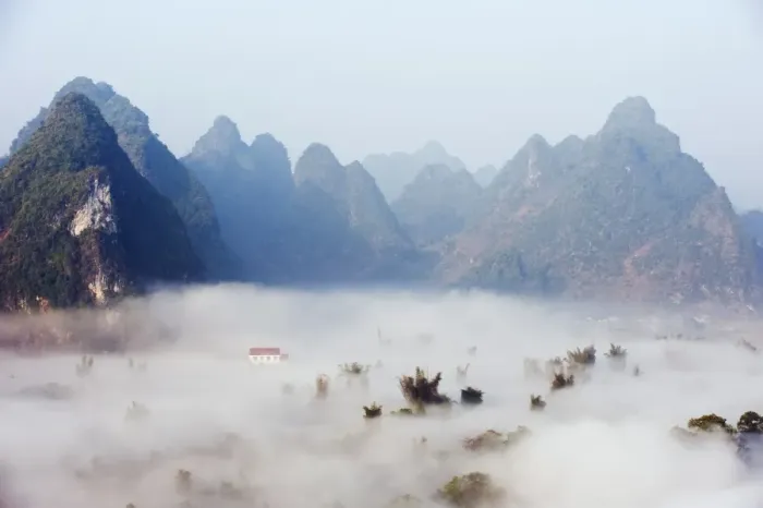 Framed Print : Morning mist covering the valley at Detian Falls, Guangxi Province, China, Asia Framed Print : Morning mist covering the valley at Detian Falls, Guangxi Province, China, Asia