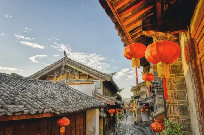 Framed Print : In the mornings, Lijiang is mostly sleeping and the stores are still closed, Lijiang, Yunnan, China, Asia Framed Print : In the mornings, Lijiang is mostly sleeping and the stores are still closed, Lijiang, Yunnan, China, Asia