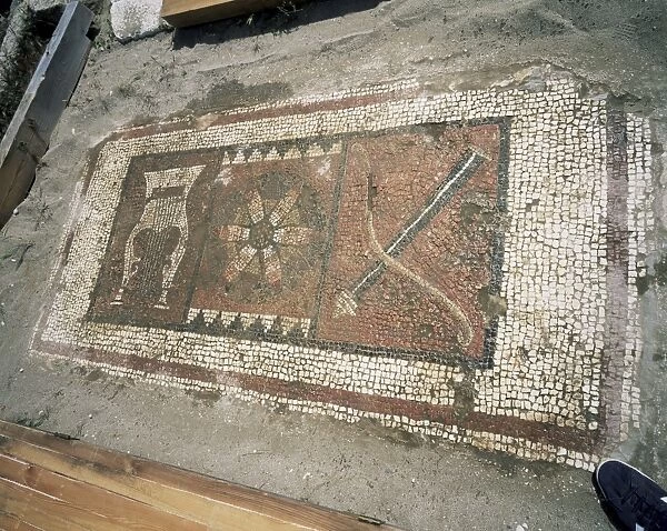 Mosaic representing the lyre