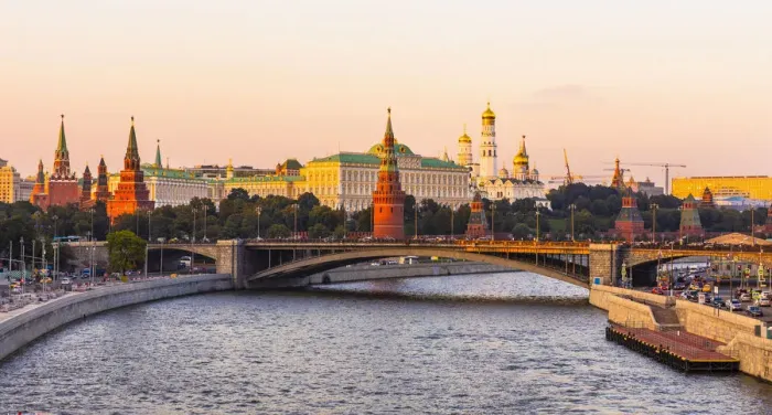Framed Print : Moscow River and the Kremlin in early evening light, Moscow, Russia, Europe Framed Print : Moscow River and the Kremlin in early evening light, Moscow, Russia, Europe
