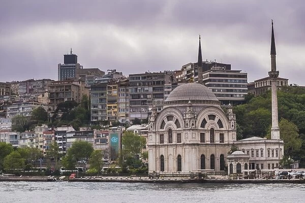 Mosque on the banks of the Bosphorus, Istanbul, Turkey, Europe