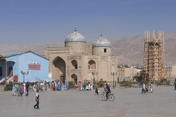 Mosque with minaret, Khojand, Tajikistan, Central Asia, Asia