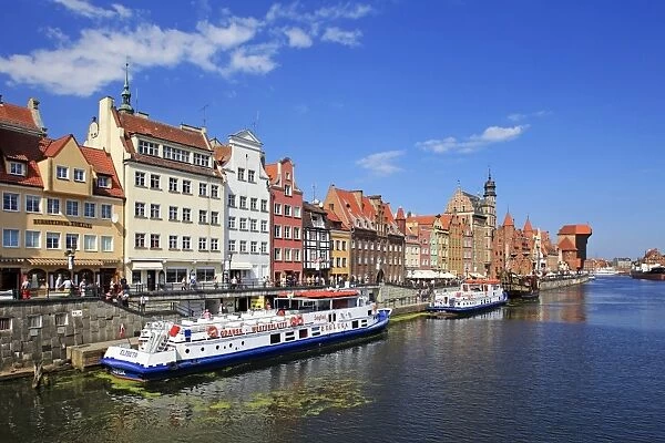 Motlawa Riverbank with the Old town of Gdansk, Gdansk, Pomerania, Poland, Europe