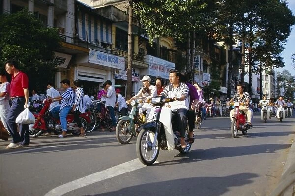 Motorbikes on Le Loi Boulevard in downtown area