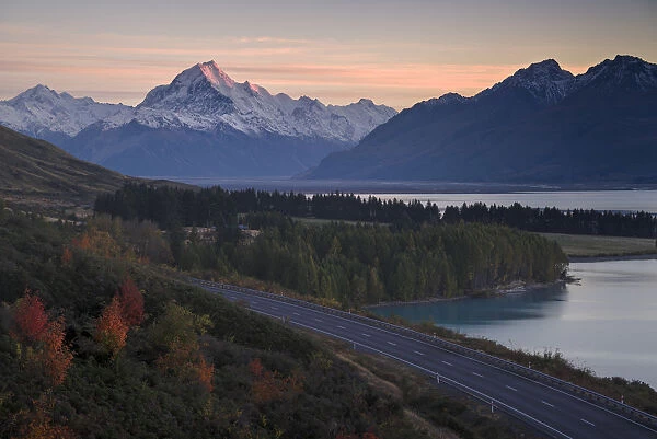 Mount Cook on an autumn morning, UNESCO World Heritage Site, Southern Alps, South Island