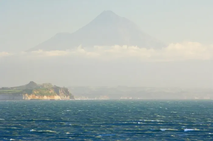 Framed Print : Mount Egmont (Mount Taranaki) Framed Print : Mount Egmont (Mount Taranaki)
