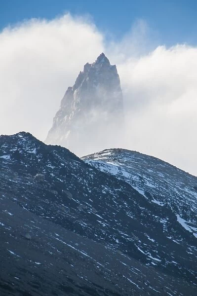 Mount Fitzroy (Cerro Fitz Roy), El Chalten, Los Glaciares National Park, UNESCO World Heritage Site, Santa Cruz Province, Patagonia, Argentina, South America