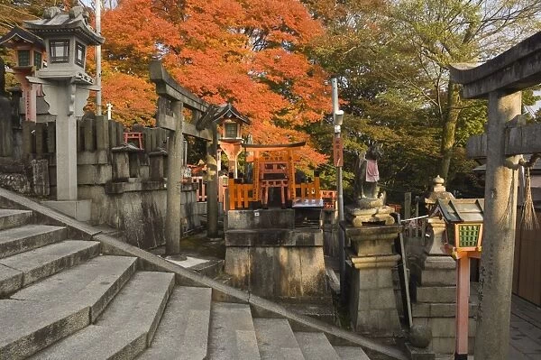 Top of Mount Inari, Fushimi Inari-taisha Shrine, Kyoto, Kansai (Western Province)