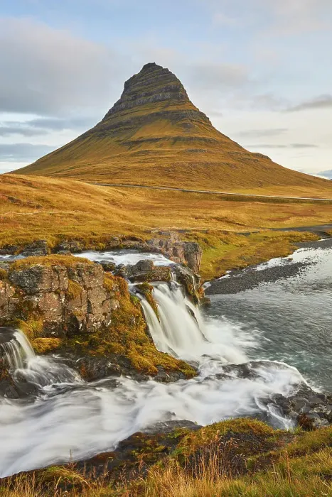 Framed Print : Mount Kirkjufell and Kirkjufellsfoss Falls, near the port of Grundarfjordur, Snaefellsnes peninsula, western Iceland, Polar Regions