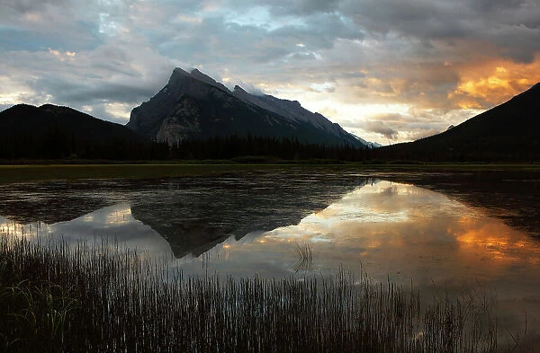 Mount Rundle and Vermillion Lakes, Banff National Park, UNESCO World Heritage Site, Alberta, Rocky Mountains, Canada, North America