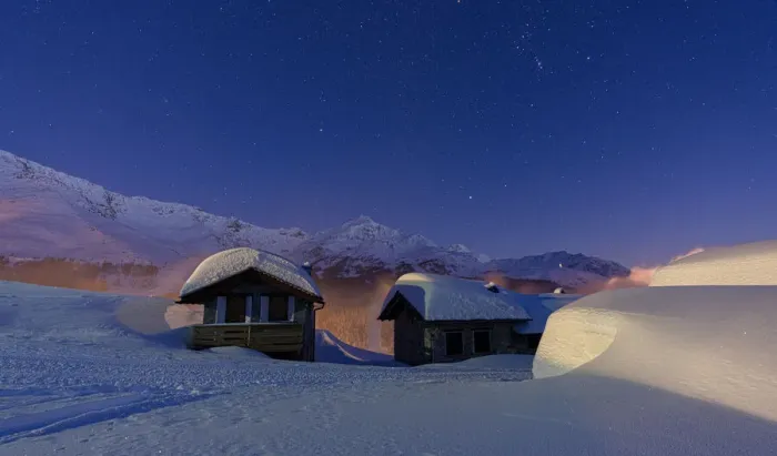 Framed Print : Mountain huts covered with snow during a winter starry night, Andossi, Madesimo Framed Print : Mountain huts covered with snow during a winter starry night, Andossi, Madesimo
