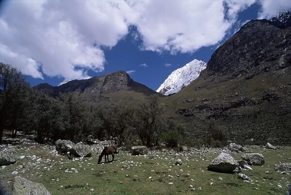 Mountain range outside city of Huaraz