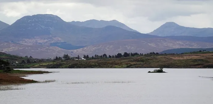 Framed Print : Mountain scenery in central Connemara, Co Galway, Ireland Framed Print : Mountain scenery in central Connemara, Co Galway, Ireland