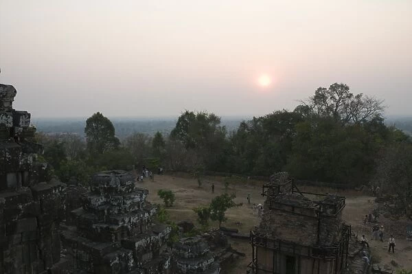 Mountain temple of Phnom Bakheng, Angkor, UNESCO World Heritage Site, Siem Reap