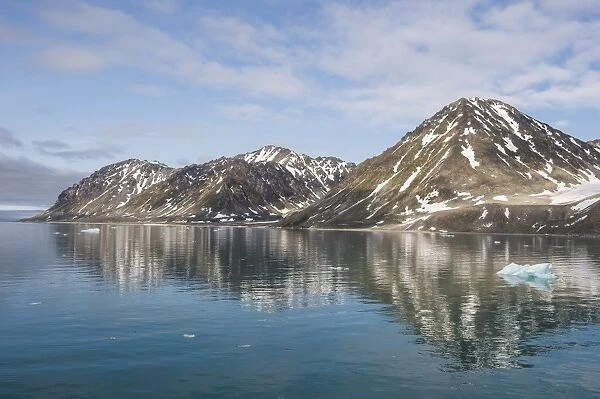 Mountains reflecting in the water in the Magdalenen Fjord, Svalbard, Arctic, Norway, Scandinavia, Europe