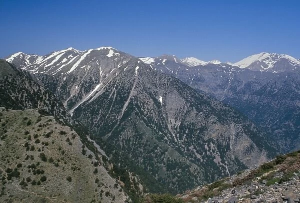 Mountains surrounding the Samaria Gorge