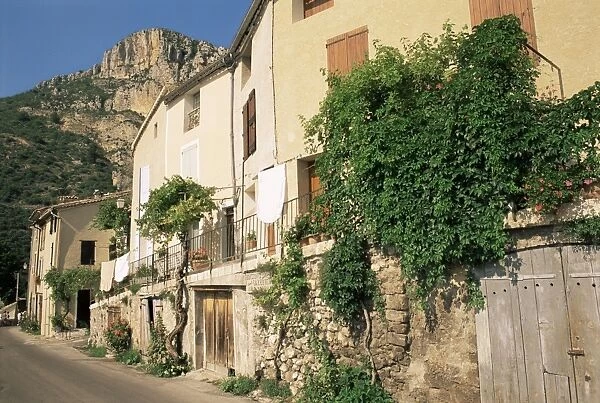 Moustiers Ste. Marie, Alpes-de-Haute-Provence, Provence, France, Europe