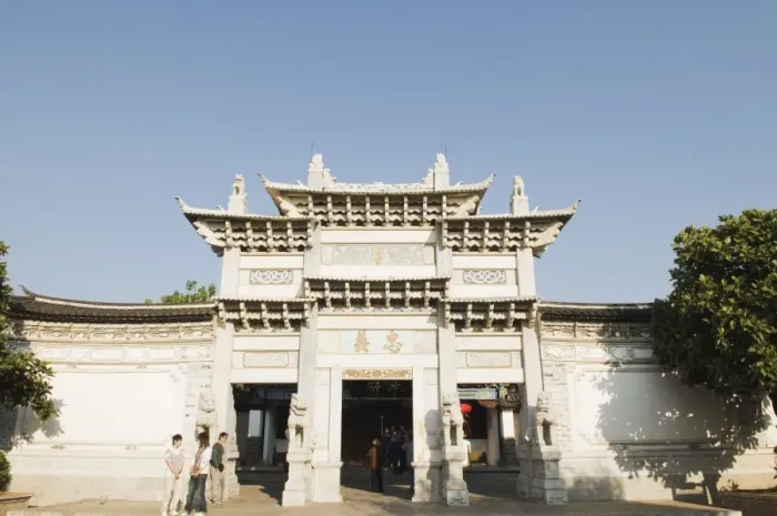 Framed Print : Mufu Temple Gate in Lijiang Old Town, UNESCO World Heritage Site, Yunnan Province