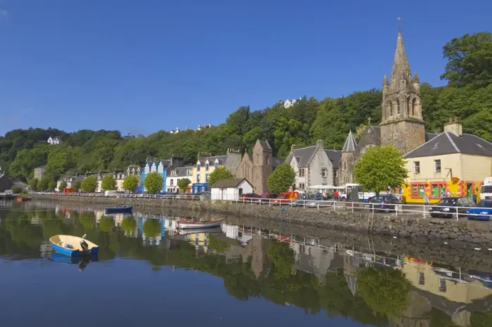 Framed Print : Multicoloured houses and small boats in the harbour at Tobermory, Balamory Framed Print : Multicoloured houses and small boats in the harbour at Tobermory, Balamory