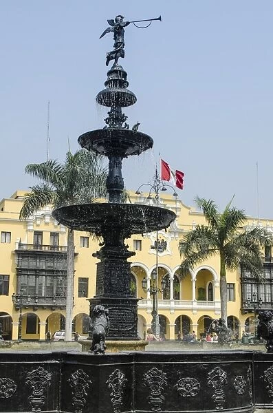 Municipal Palace of Lima and fountain, Plaza de Armas, Lima, Peru, South America