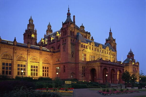 Museum and Art Gallery at dusk, Glasgow, Scotland, United Kingdom, Europe