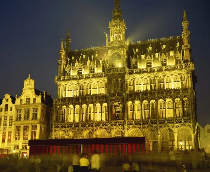 Framed Print : The Museum floodlit at night in the Grand Place in Brussels, Belgium, Europe Framed Print : The Museum floodlit at night in the Grand Place in Brussels, Belgium, Europe