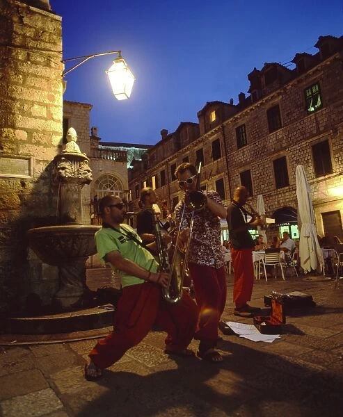 Musicians playing to the restaurant crowds in the Old Town, Dubrovnik, Dalmatia