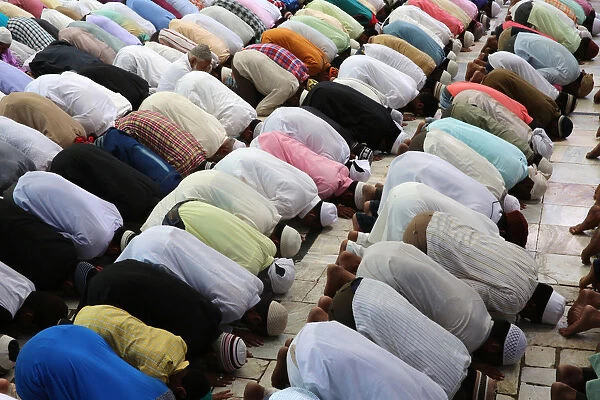Muslims at Friday Prayers, Ajmer Sharif Dargah, Ajmer, Rajasthan, India, Asia