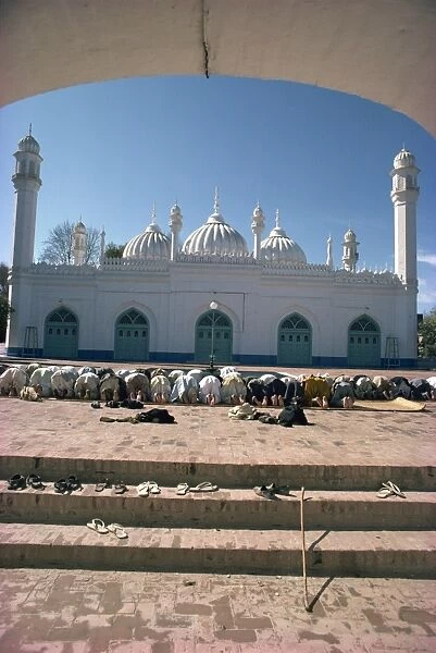 Muslims praying at the mosque