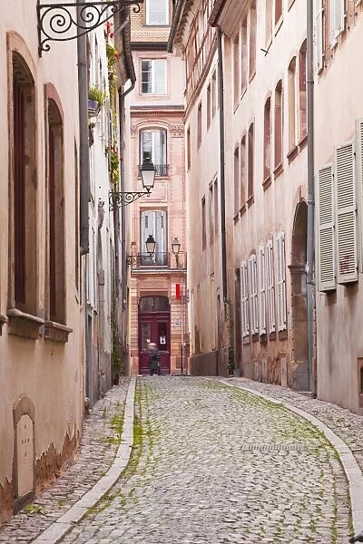 A narrow backstreet in the La Petite France, Grande Ile, UNESCO World Heritage Site, Strasbourg, Bas-Rhin, Alsace, France, Europe